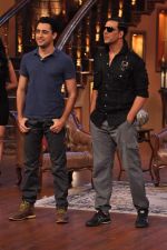 Akshay Kumar, Imran Khan promote Once upon a time in Mumbai Dobara on the sets of Comedy Nights with Kapil in Filmcity on 1st Aug 2013 (103).JPG